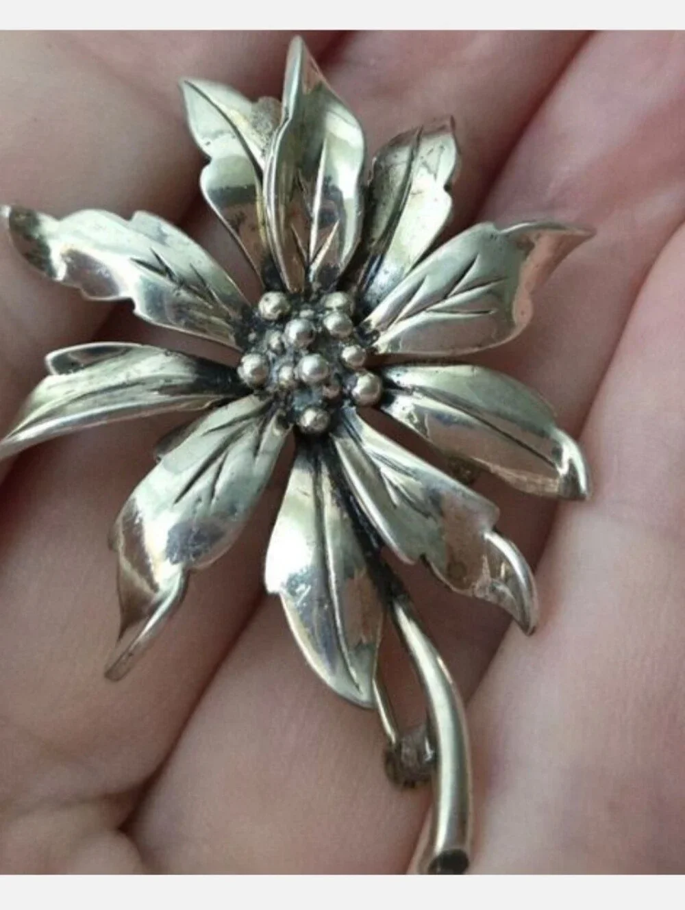 VINTAGE SARAH COVENTRY CHRISTMAS POINSETTIA BROOCH STERLING SILVER